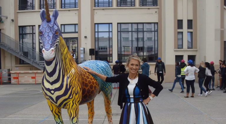 Mary de Danemark : une reine équestre rayonnante aux Championnats du Monde en Allemagne