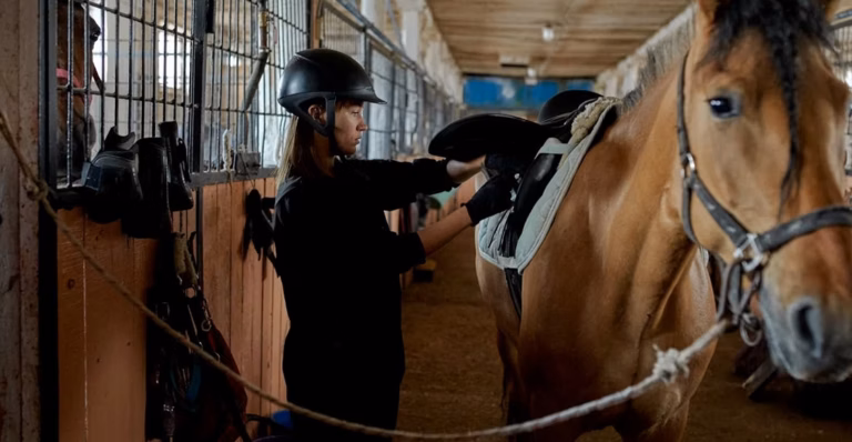Le propriétaire de l’OM injecte 300 millions de dollars pour révolutionner l’univers de l’équitation